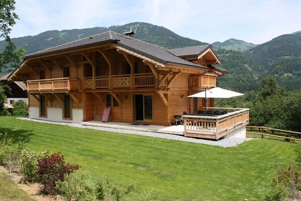 Exterior - Luxury chalet with immediate access to the Grand Massif ski resort (Morillon)