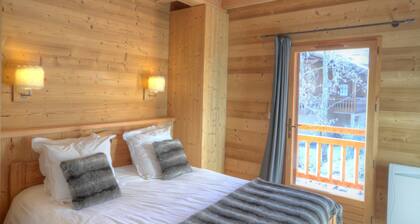 Grand Massif 8 bedrooms/8 bathrooms sauna, pool table, walk to village & gondola