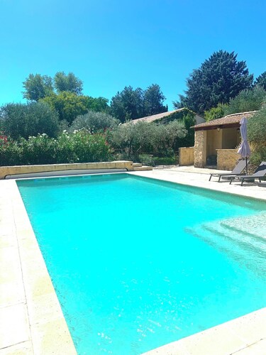  Uzès.Charmantes Ferienhaus.2 zimmer, 2 Bäder, Terrasse, Garten,großer Pool.Park