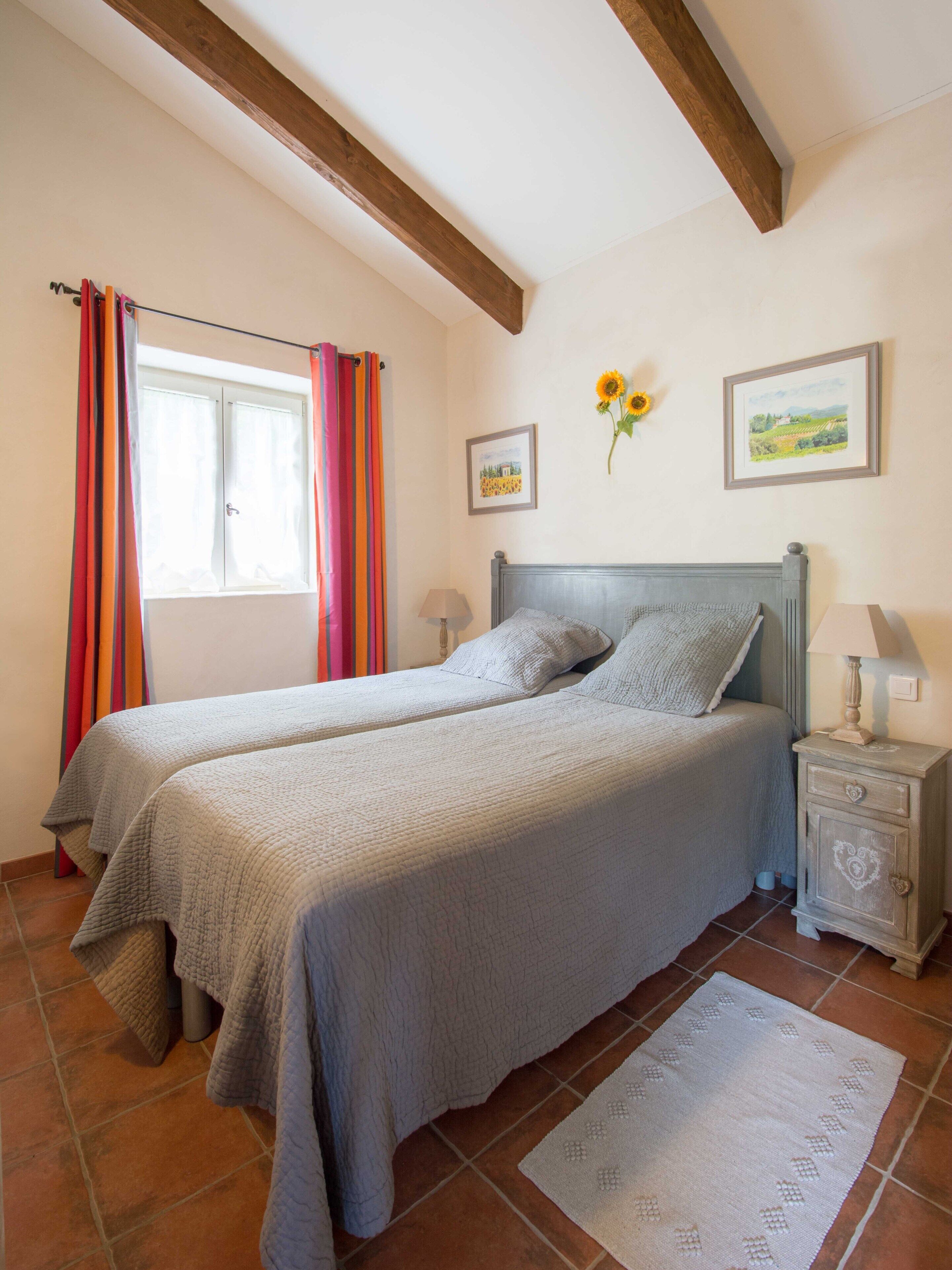 2 chambres, fer et planche à repasser, lit parapluie, Wi-Fi gratuit