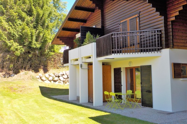 Chalet arriĂšre avec terrasse, barbecue et armoire Ă ski