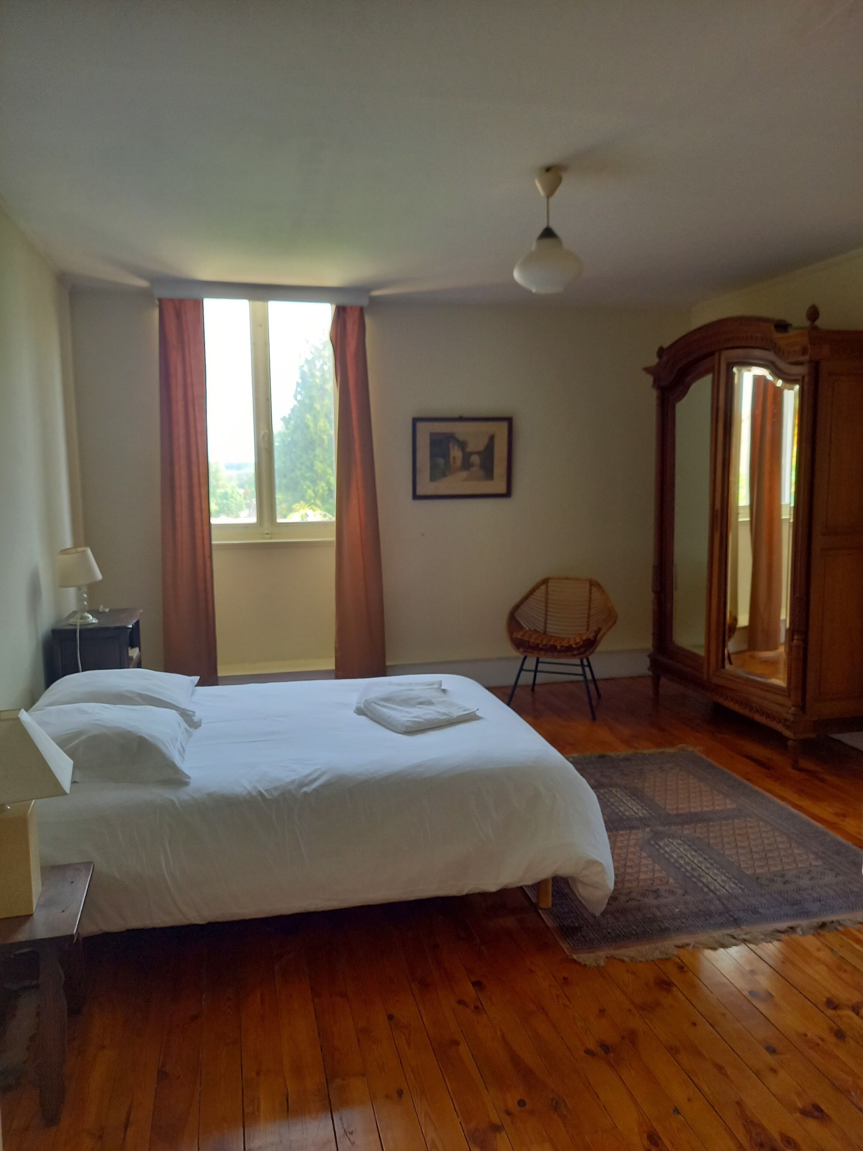 7 chambres, fer et planche à repasser, lit parapluie, Wi-Fi gratuit