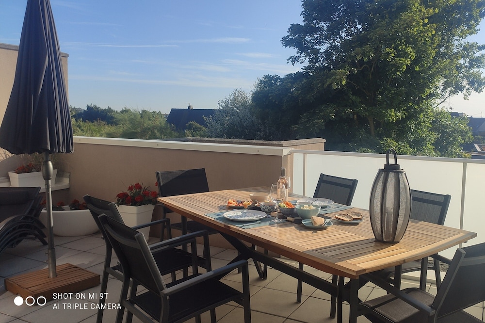 Apt 1st, copr on 3 floors, elevator, sheltered terrace 25M2 wind, separate wc
