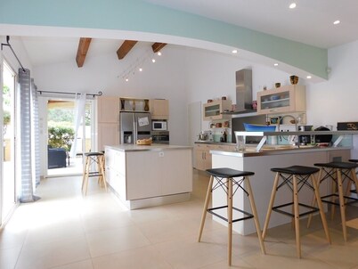 AIR-CONDITIONED DETACHED VILLA