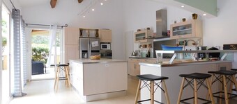 AIR-CONDITIONED DETACHED VILLA