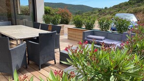 تناول الطعام بالخارج