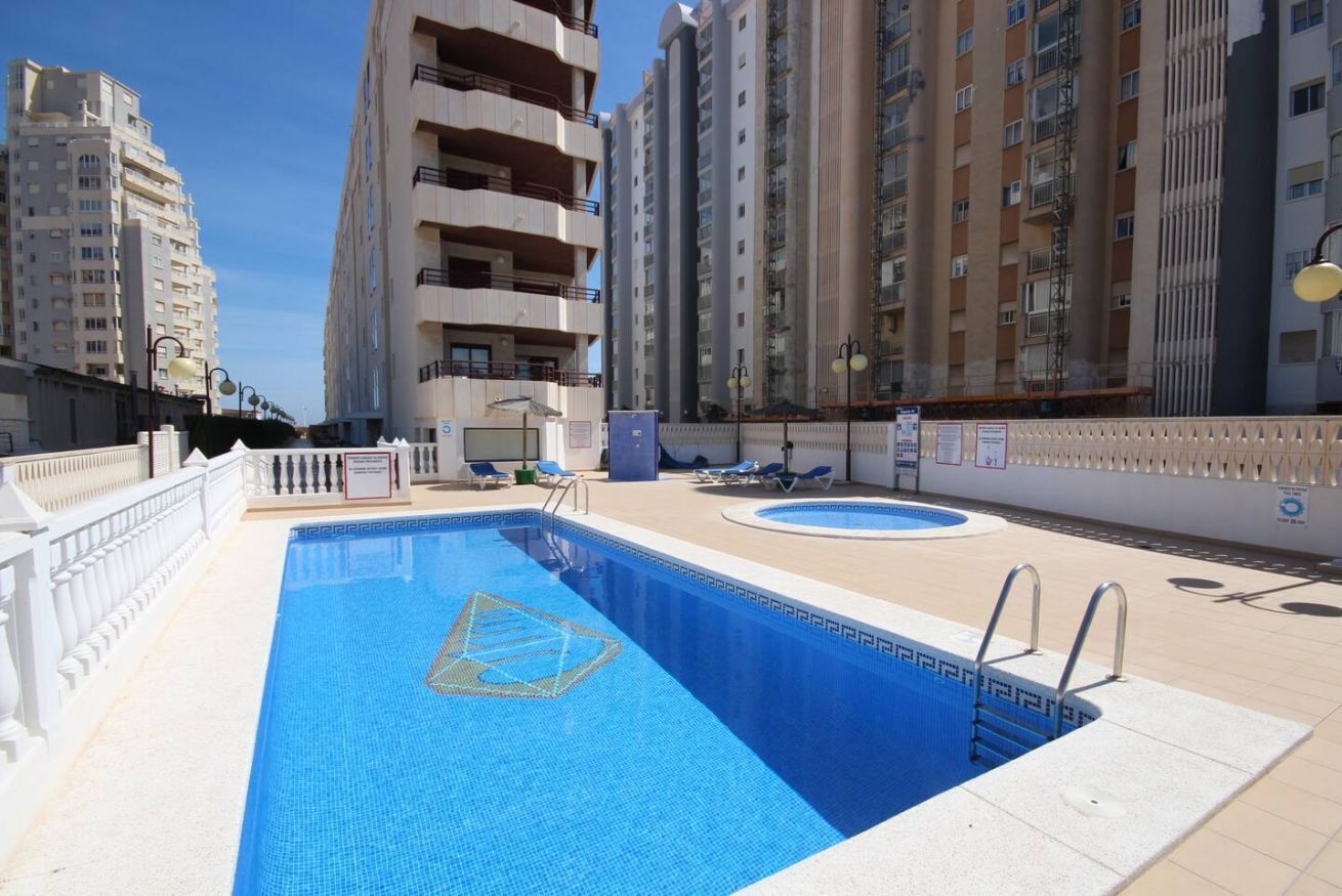 Een verwarmd zwembad