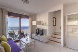 Televisión y chimenea 