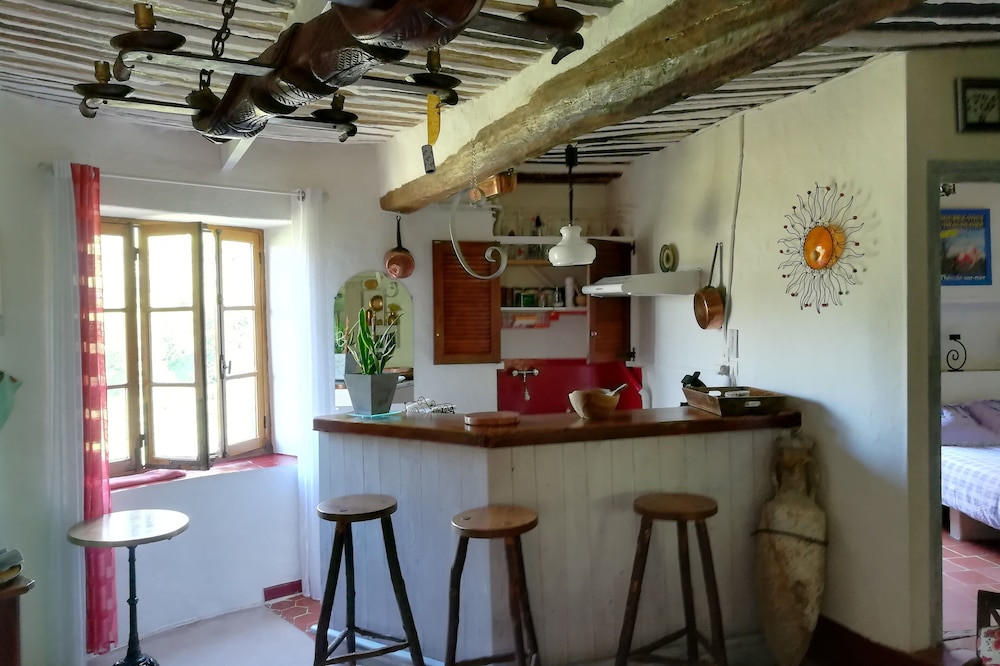 Typical village house, vençois hinterland