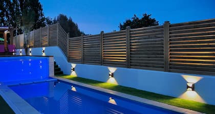 Villa avec 2 piscines privées - proche des plages