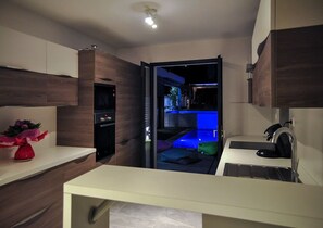 Fridge, microwave, oven, stovetop - Villa with 2 private pools - close to the beach (Bompas)