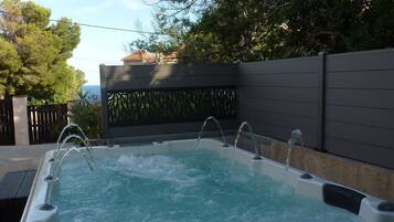 Bain à remous extérieur