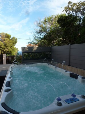 Bain à remous extérieur