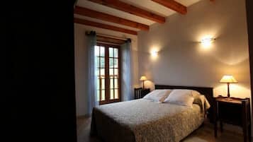 3 bedrooms, iron/ironing board, travel crib, free WiFi