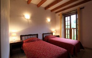 3 chambres, fer et planche à repasser, Wi-Fi gratuit, draps fournis