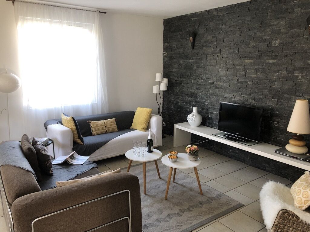 WEEKEND or Quiet stay between SEA and MOUNTAIN