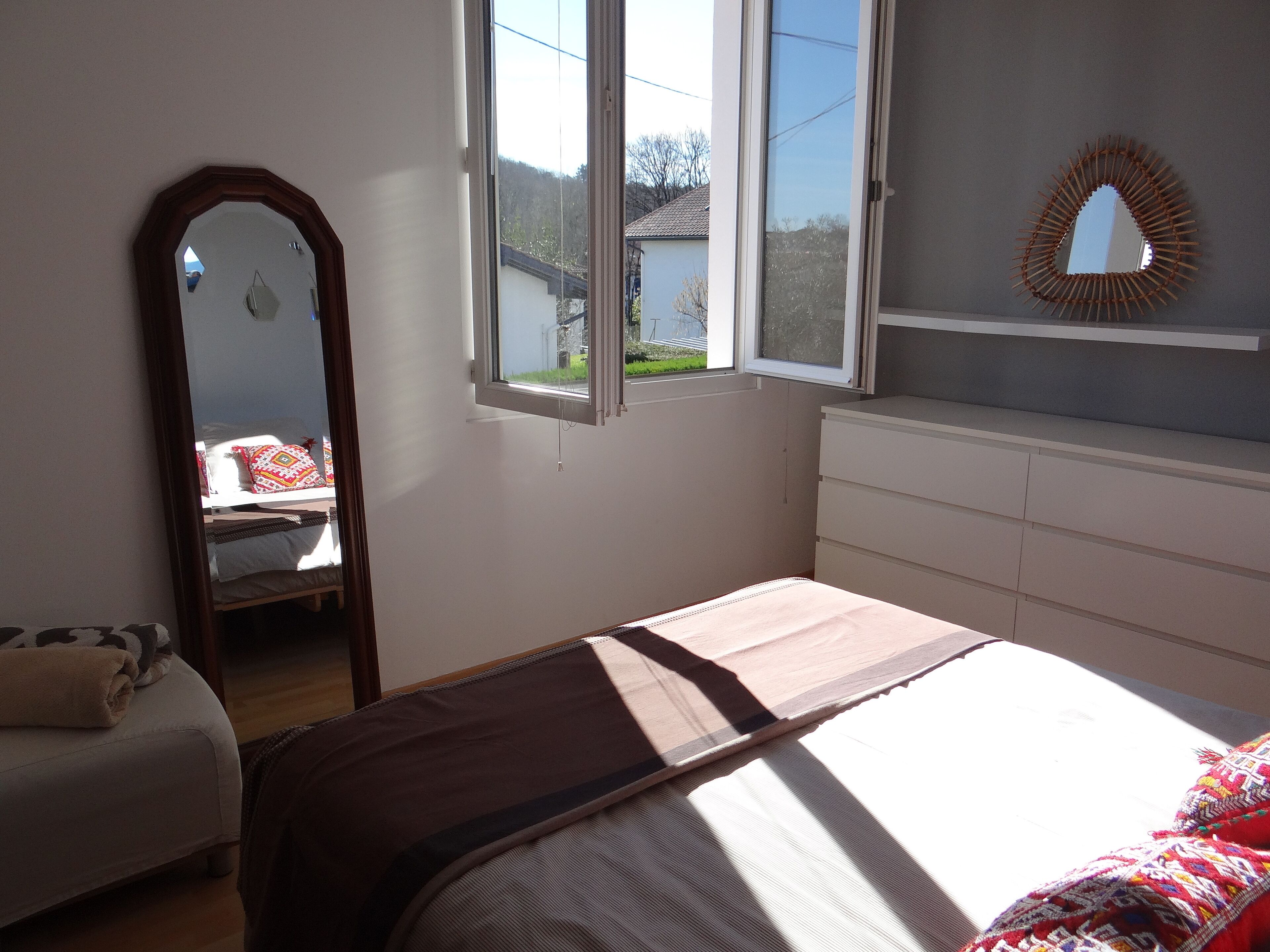 WEEKEND or Quiet stay between SEA and MOUNTAIN