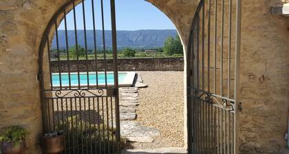 Mas dans parc du Luberon, à 4 km de Gordes, piscine privée,vue panoramique