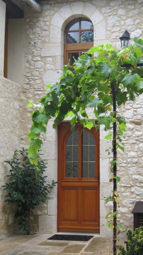 Gite rural de Guillemat. In the heart of the Bordeaux vineyards and on the banks of the Dordogne river