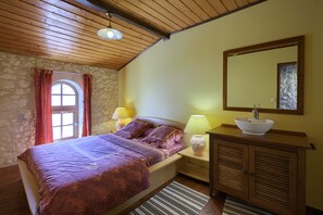 3 bedrooms, iron/ironing board, free WiFi - Guillemat Country Inn—Special Summer 2026 Promotion (Pessac-Sur-Dordogne)