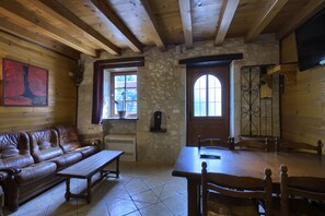 Televisión, reproductor de DVD y estéreo 