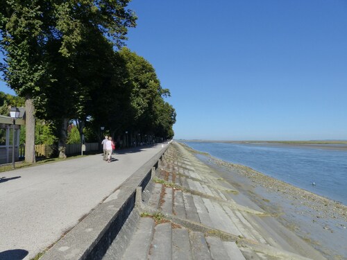 Very nice apartment, luxury residence, garage, WIFI, 2 free bicycles.