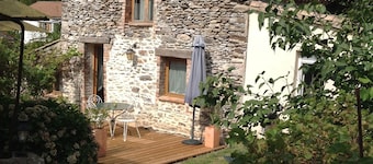 "Le Mazet" Lodging in carractère house eighteenth garden, pool