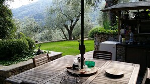 تناول الطعام بالخارج