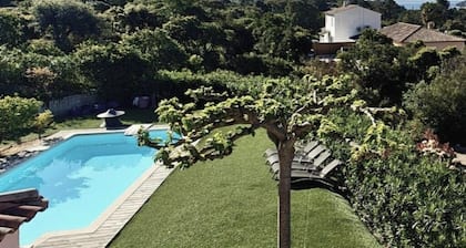 villa jardin , piscine privée , terrain de pétanque , 1 km plages Cavalaire