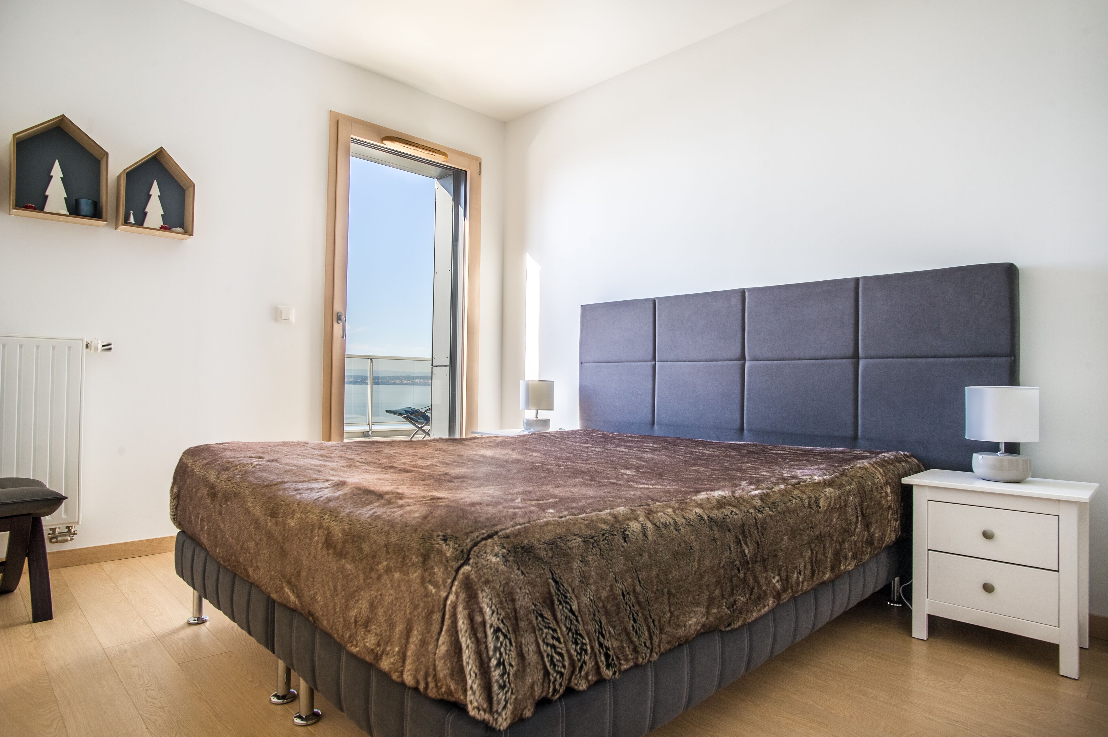 F3 apartment for 2 to 6 people with terrace and lake view golf 5 minutes