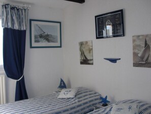 2 Schlafzimmer, Bügeleisen/Bügelbrett