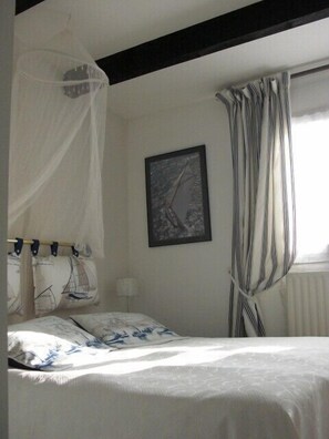 2 chambres, fer et planche à repasser