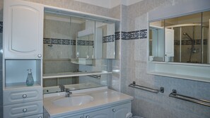 Douche, bidet