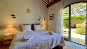 4 Schlafzimmer, Schreibtisch, Bügeleisen/Bügelbrett, kostenloses WLAN