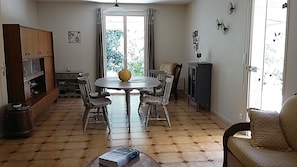 Interior - House with private pool in Provence in large wooded area *** (Flassans-Sur-Issole)