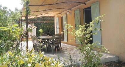 House with private pool in Provence in large wooded area ***
