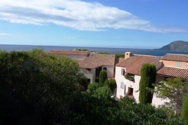 Exterior - The sea without a car! 2 e-bikes for rent, sublime view, 40m2 (Saint-Mandrier-Sur-Mer)