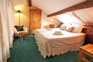 5 slaapkamers, een strijkplank/strijkijzer, reisbedje, gratis wifi