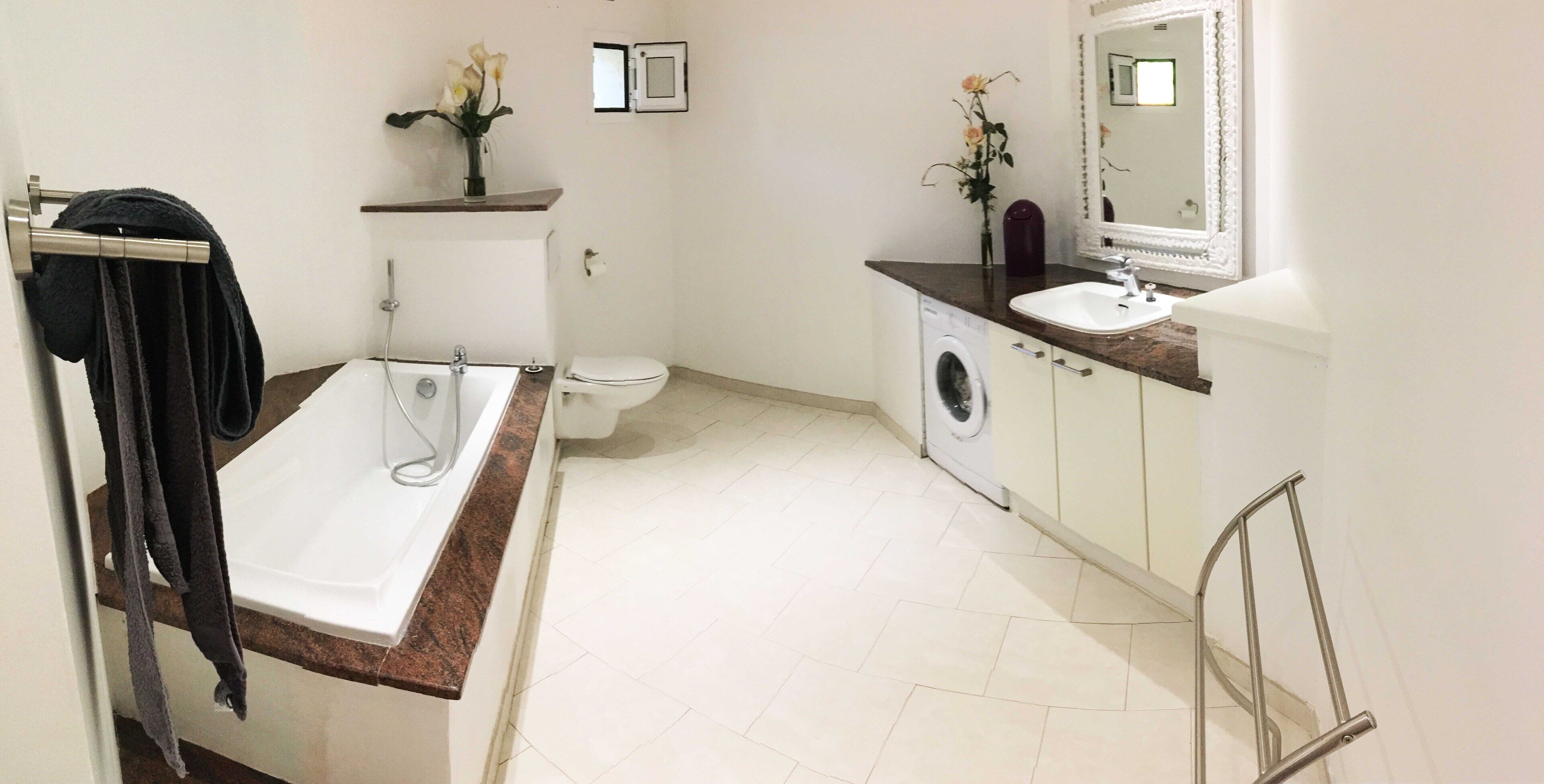 L'Oranger house with pool for 6/8 people