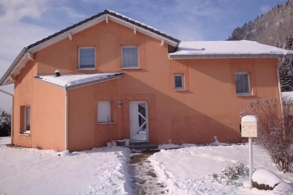 Chalet quiet location near gerardmer 2/12 people swimming pool jacuzzi 6 places