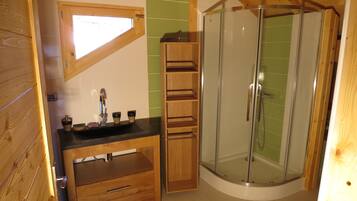 Combined shower/bathtub