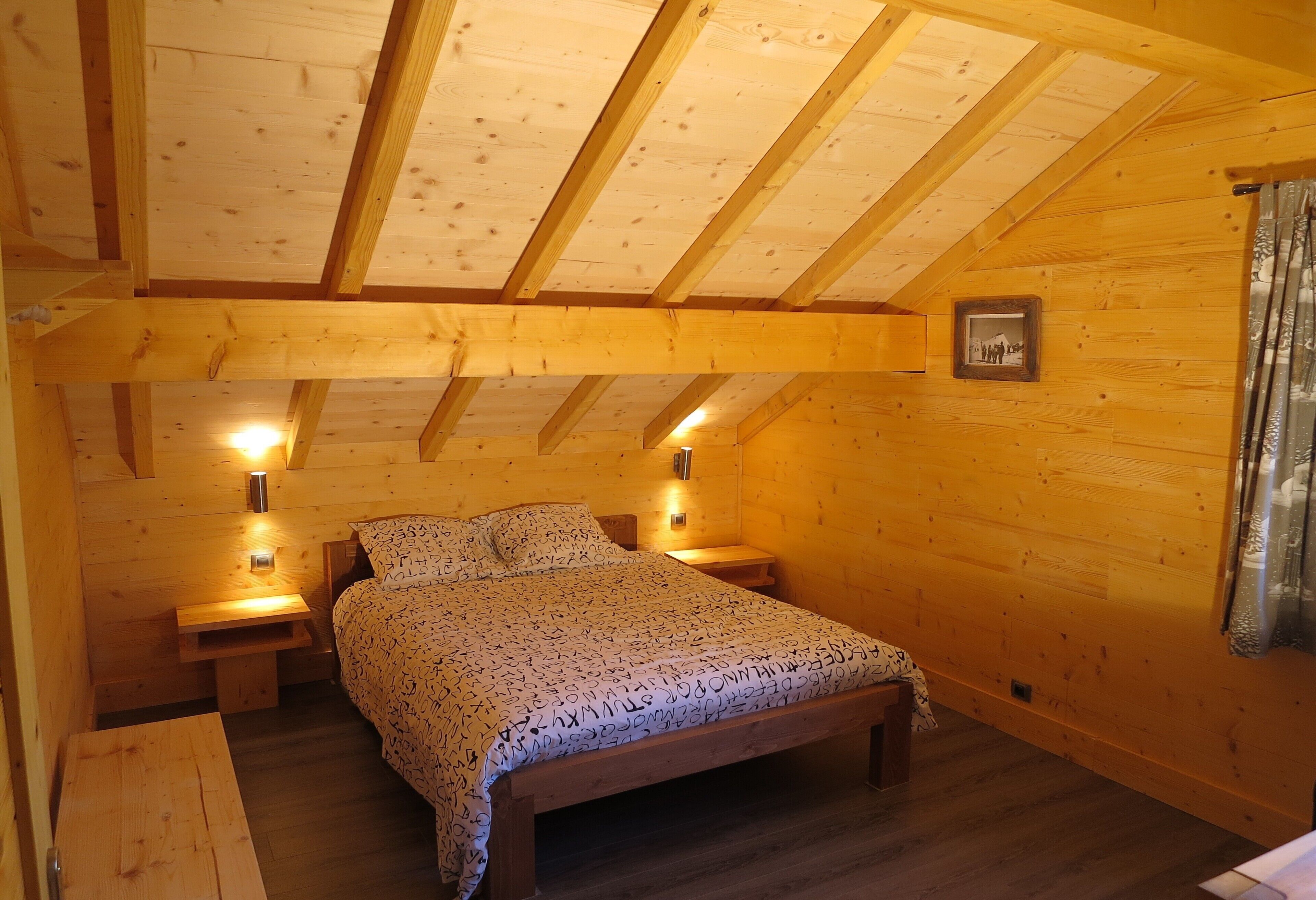 5 bedrooms, iron/ironing board, WiFi, bed sheets