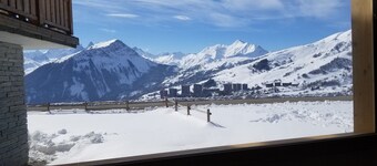 LA TOUSSUIRE: RECENT CHALET, 12 PEOPLE EXPOSED FULL SOUTH FACING THE NEEDLES