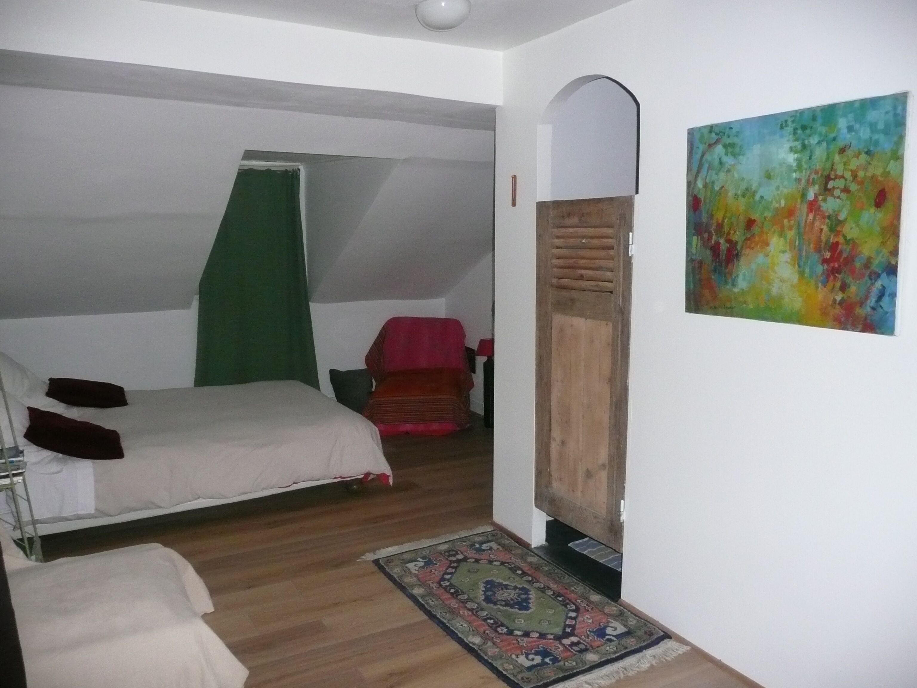    Break in the center of Saumur superb castle view