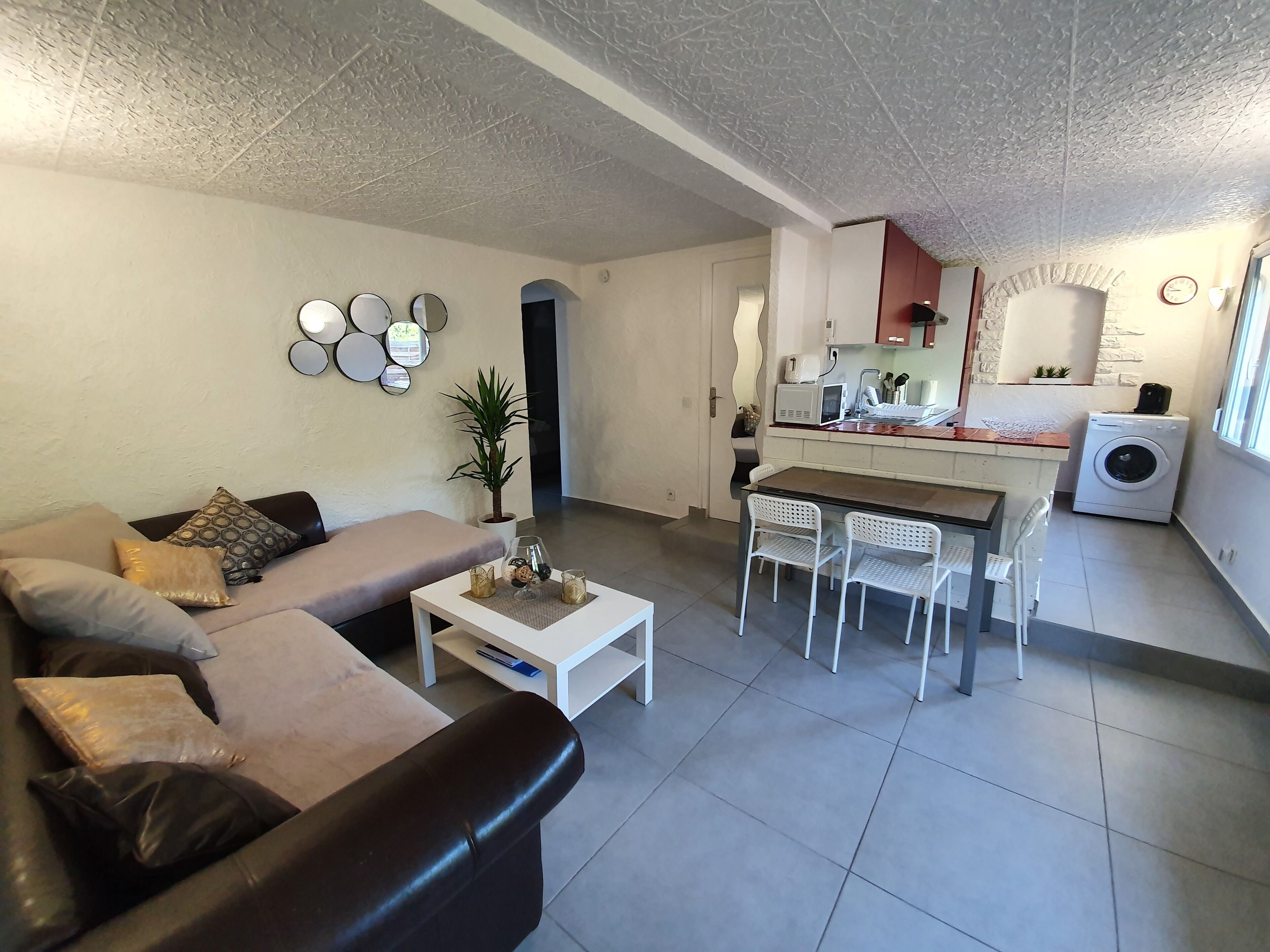 low vacation rental villa with heated pool in quiet VAR