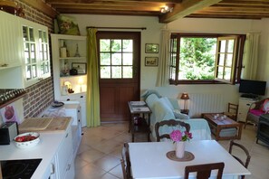 TV, DVD player, video library, stereo - La Flore de Lys, Lovely cottage 330 m from the sea and 6 km from Étretat! (Saint-Jouin-Bruneval)