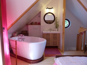 2 Schlafzimmer, Schreibtisch, Bügeleisen/Bügelbrett, kostenloses WLAN