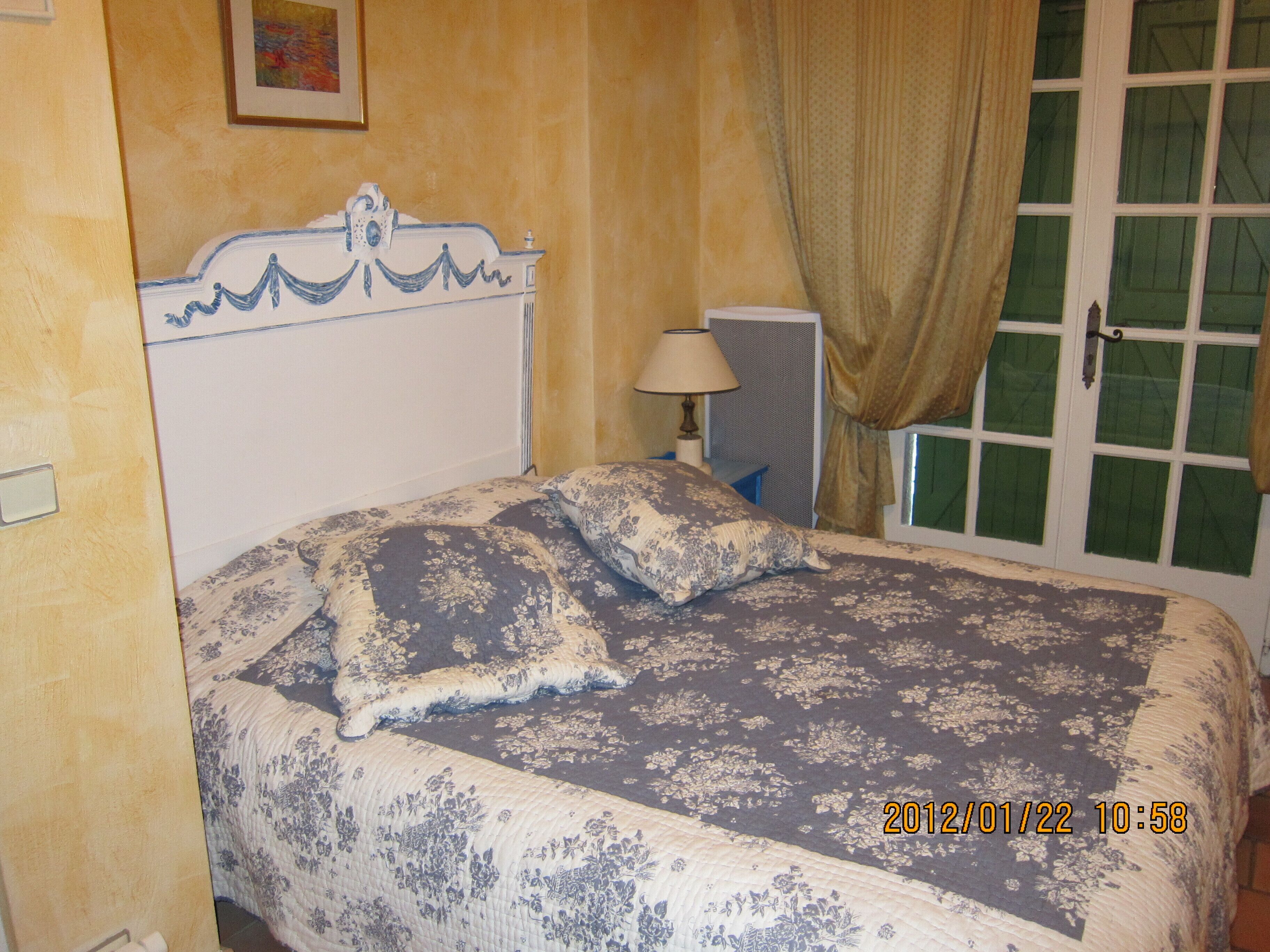 SPLENDID SEA VIEW FOR THIS CHARMING HOUSE NEAR SAINT TROPEZ