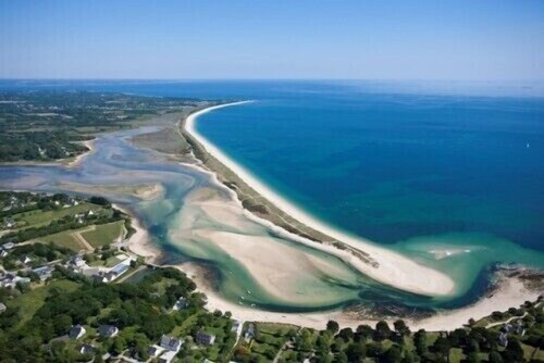APARTMENT T3 Small sea view 150 meters from the beach.