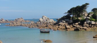 Perros Guirec, dans le charmant secteur de Ploumanac'h,  